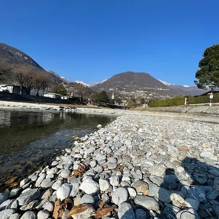 Delfina Mansarda アパート Vercana