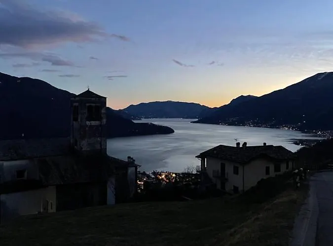 아파트 Delfina Mansarda 베르카나