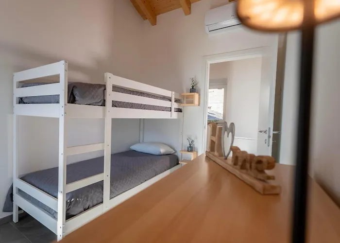 Delfina Mansarda Apartment Vercana