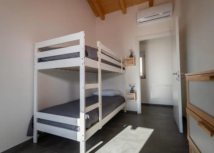 Delfina Mansarda Apartment Vercana