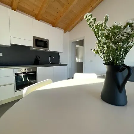 Apartman Delfina Mansarda Vercana
